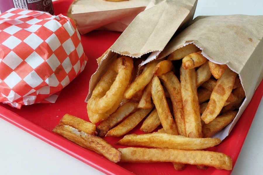 Cheeseburger frite Du côté de chez Ma' plat mémorable voyage